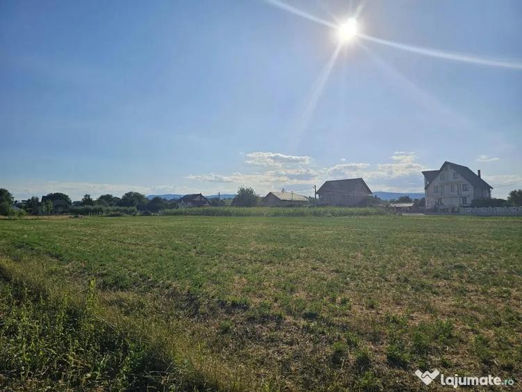 Teren de 4300 mp, în Humulești