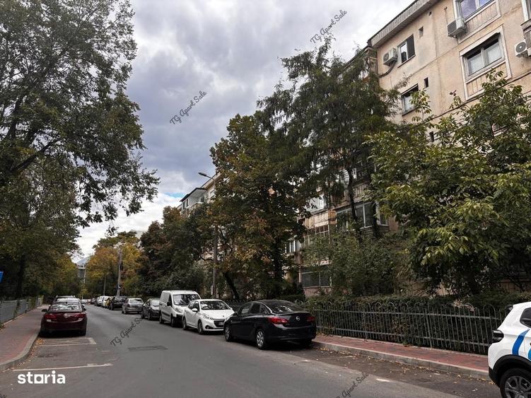 Apartament cu 3 camere decomandat în Vitan