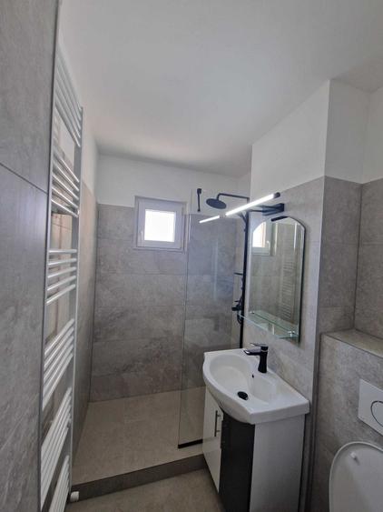 Apartament cu 3 camere decomandat în Podgoria