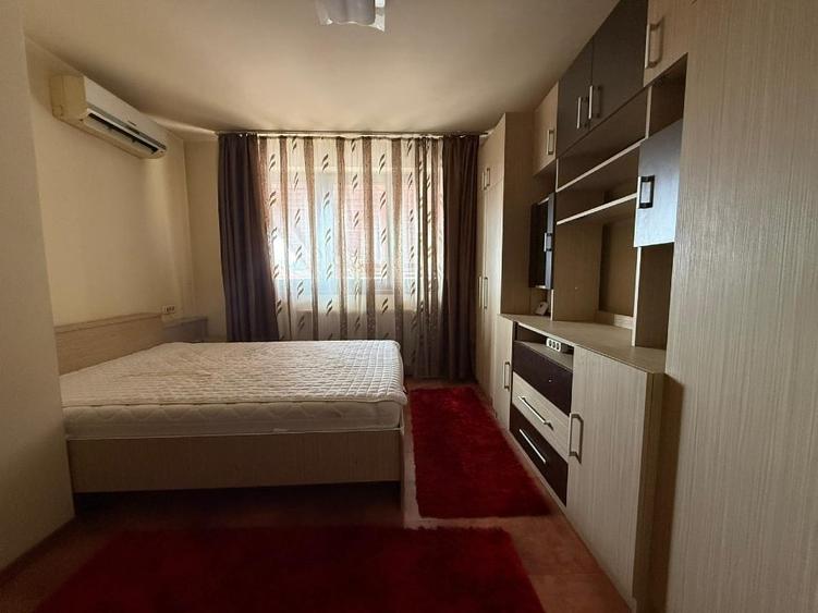 Casă individuală cu 6 camere cu Canalizare în Sud-Est