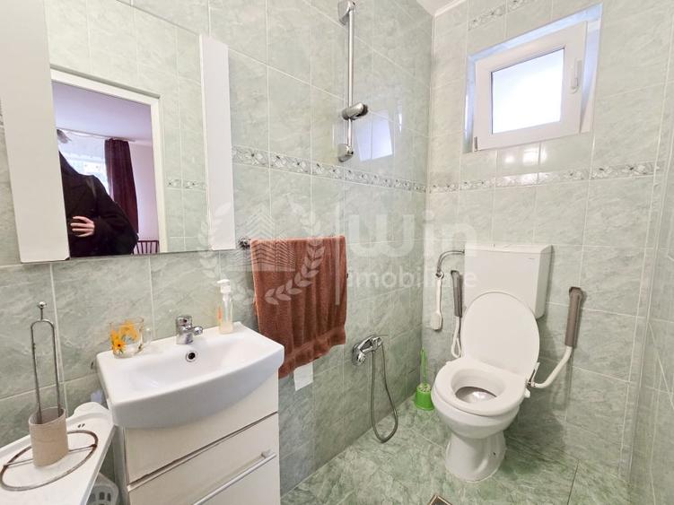 Casă individuală cu 6 camere cu Canalizare în Dâmbul Rotund