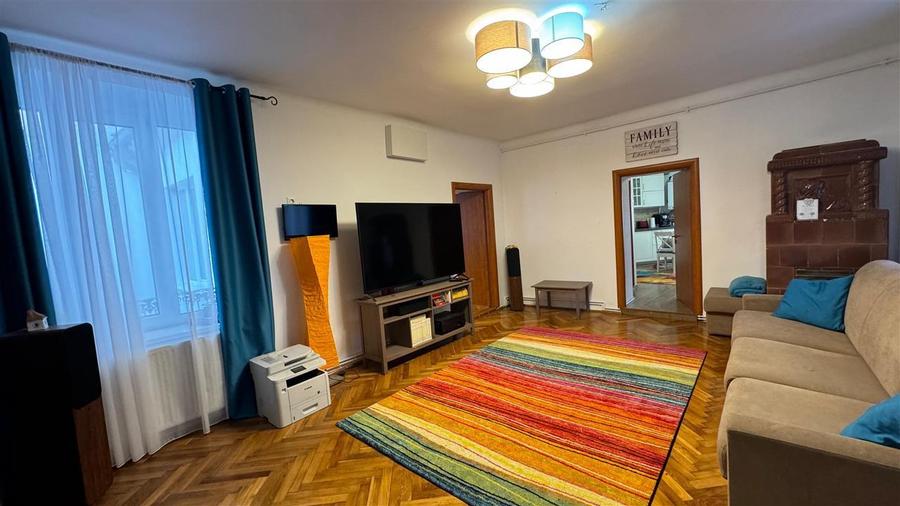 Penthouse cu 4 camere circular, mobilat în Schei