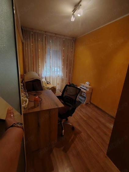 Apartament cu 3 camere decomandat în Micro 16
