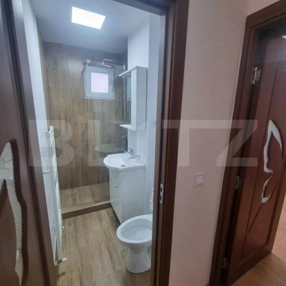 Apartament 3 camere de inchiriat zona micro 3 etaj 1 - 8