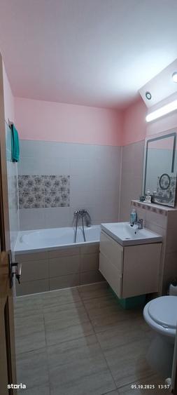 Apartament cu 3 camere decomandat în Florilor