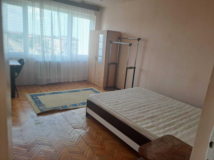 Apartament cu 3 camere decomandat în Complex Studențesc