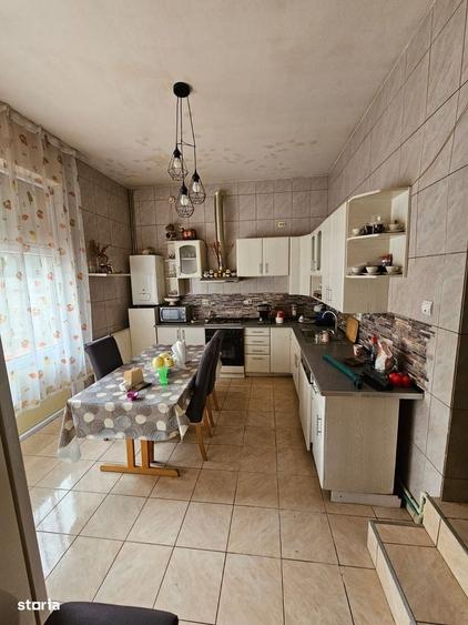 Casă cu 3 camere în Central