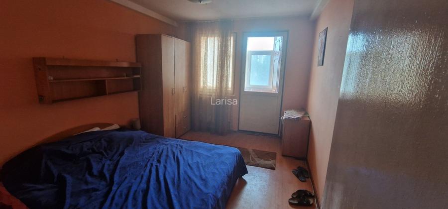 Trei camere etajul 1 , apartament Central.