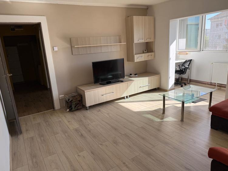 Apartament cu 2 camere semidecomandat în Central