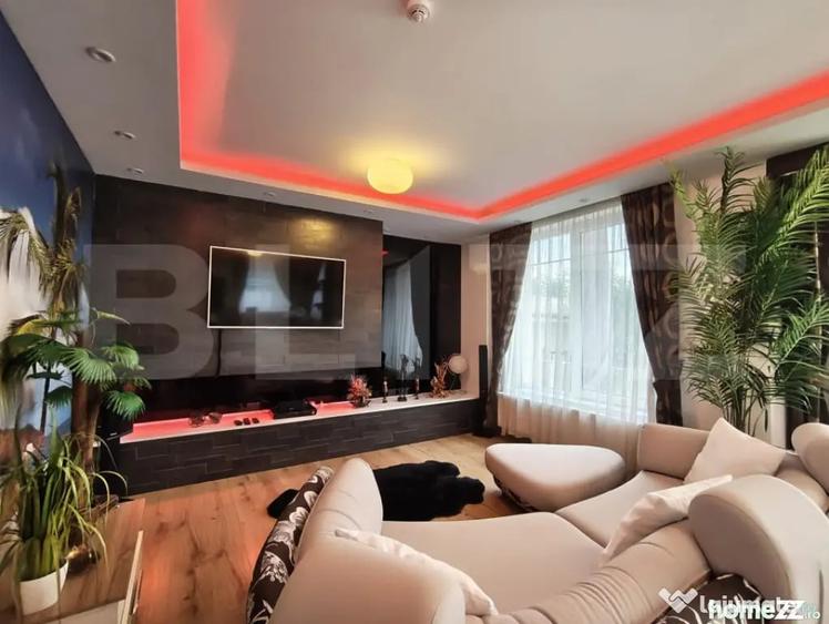 Casă cu 7 camere cu Teren 800 Mp în Sânmartin