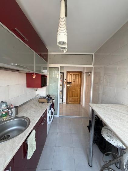 Apartament cu 3 camere decomandat, mobilat în Iancului