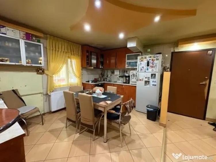 Apartament cu 3 camere decomandat în Vitan Mall