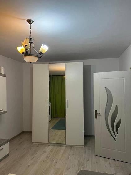 Garsonieră decomandată în Gorjului