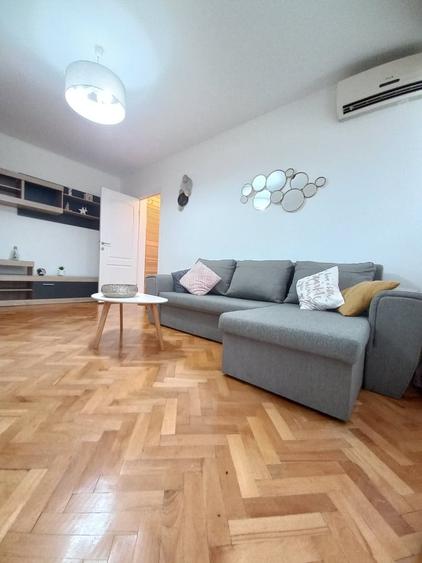 Apartament semidecomandat în Mihai Bravu