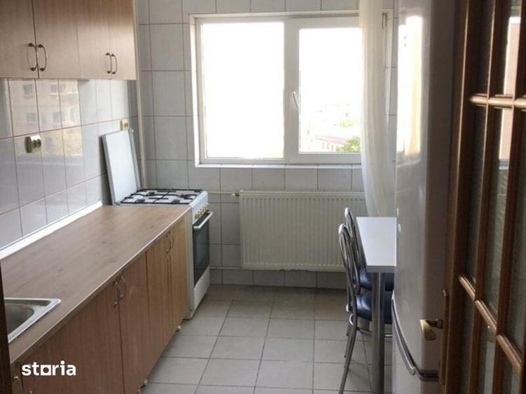 Apartament cu 3 camere semidecomandat în Tineretului