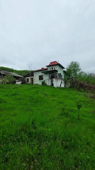 Casă cu 4 camere în Cotmeana