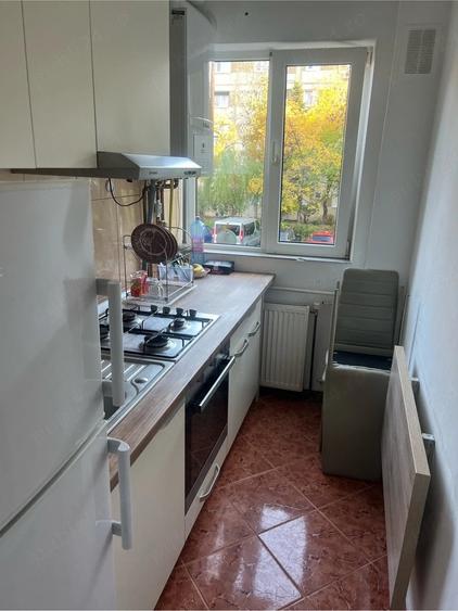 Apartament cu 3 camere semidecomandat în Dacia