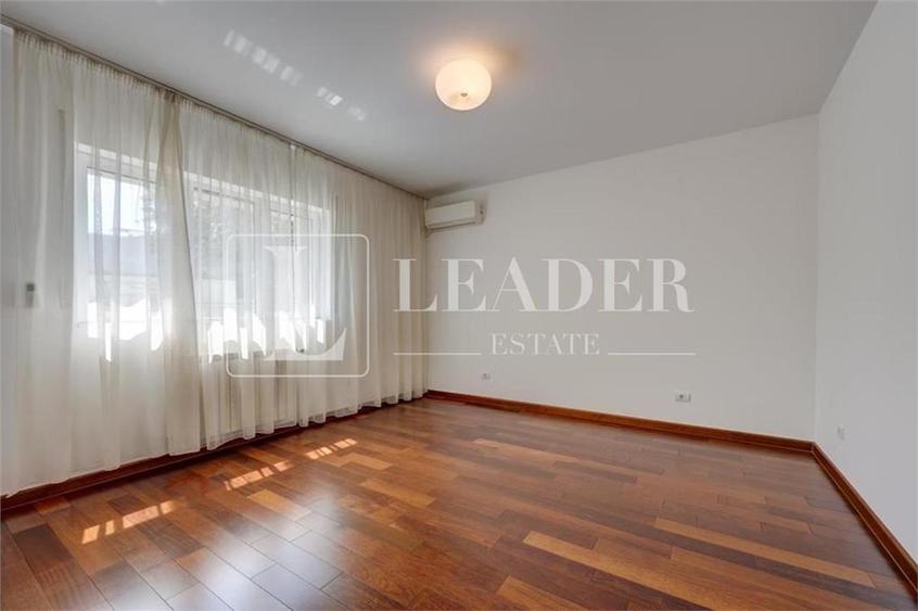 Apartament cu 4 camere semidecomandat, mobilat în Dacia