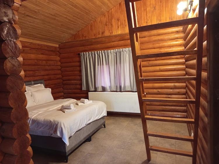 Casă cu 4 camere cu Teren 6240 Mp în Valea Mare