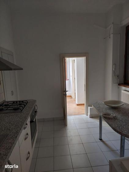 Apartament cu 6 camere decomandat în Cișmigiu