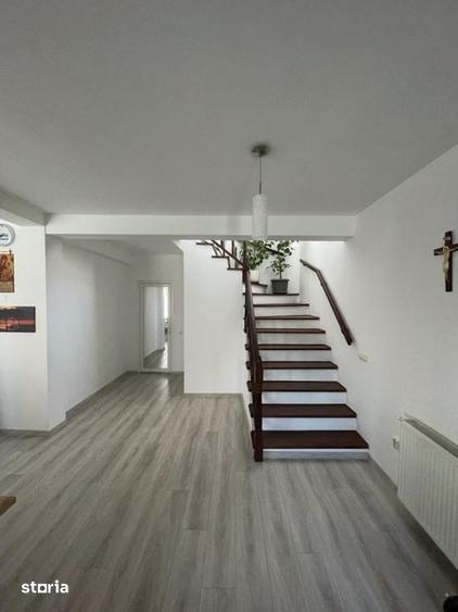 Casă cu 4 camere cu Teren 77 Mp în Florești