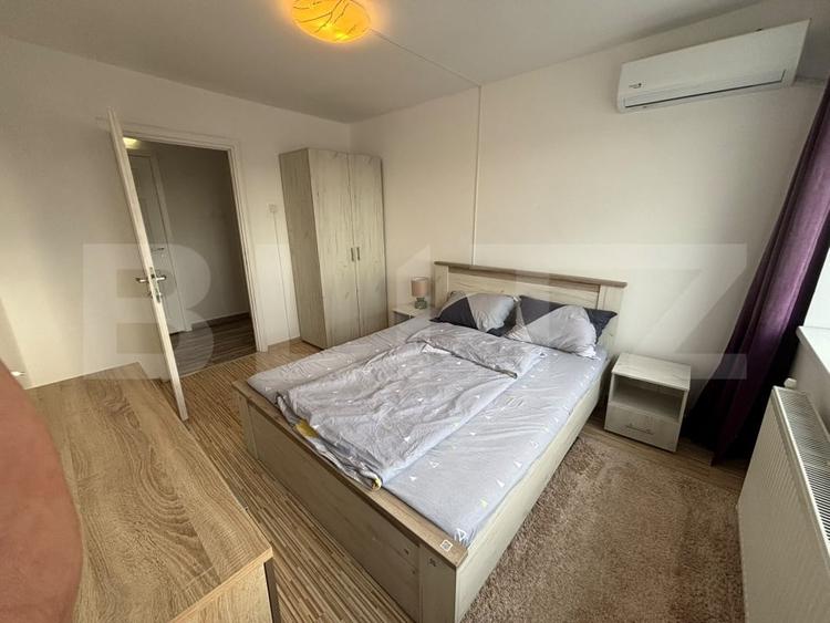 Apartament cu 3 camere decomandat, mobilat în Micro 6