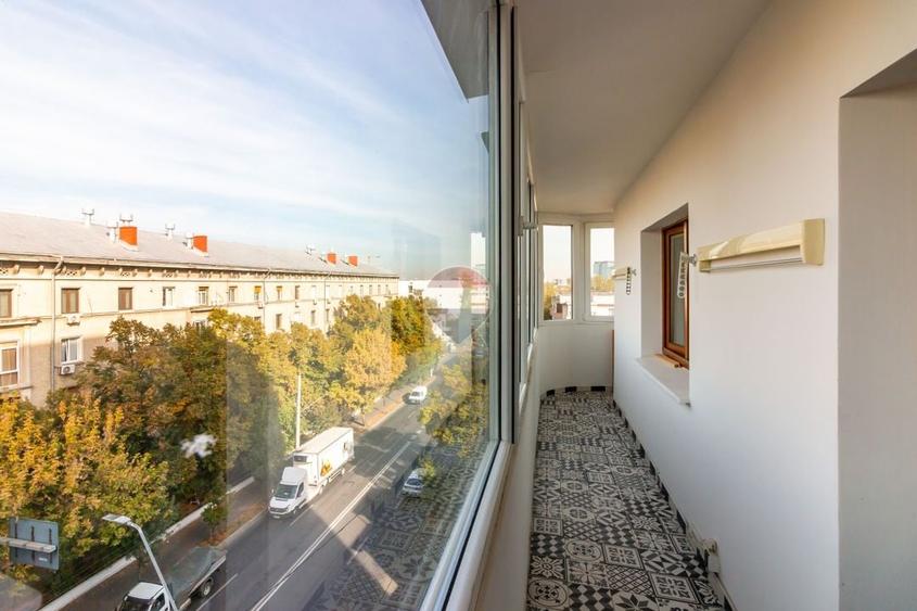 Apartament cu 3 camere semidecomandat, mobilat în Drumul Sării
