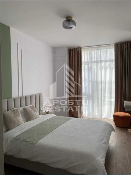 Apartament cu 3 camere semidecomandat în Aradului