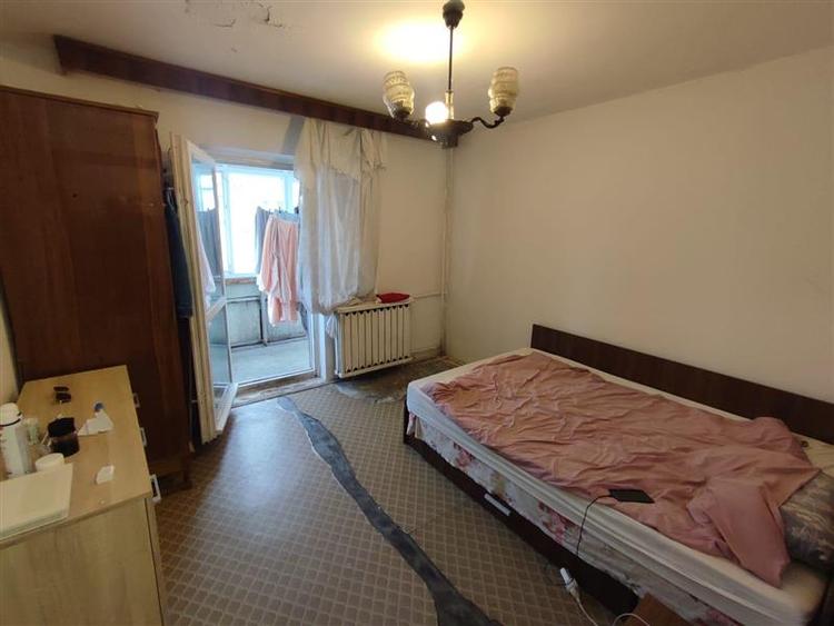 Apartament cu 3 camere decomandat în Aviației