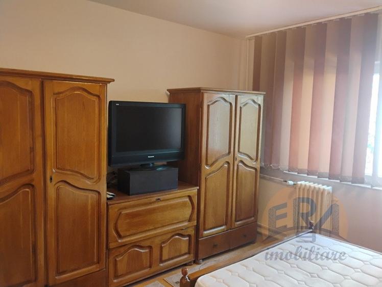 Apartament cu 3 camere decomandat în Rogerius