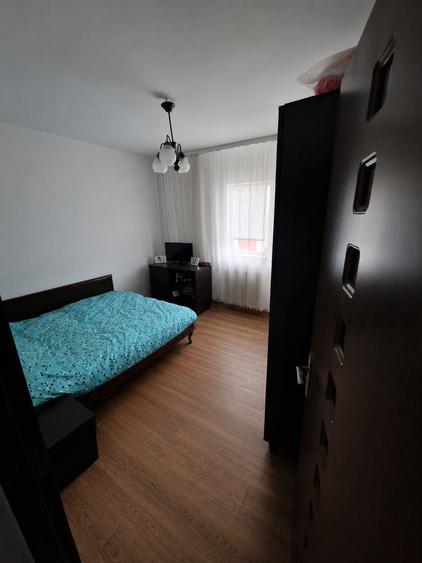 Apartament cu 2 camere semidecomandat în Teiul Doamnei