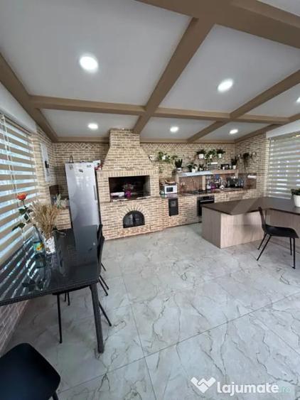 Casă cu 5 camere cu Teren 3600 Mp în Central