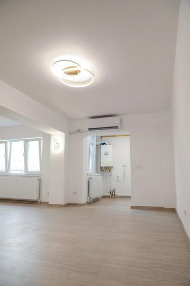 Apartament cu 4 camere decomandat în Central