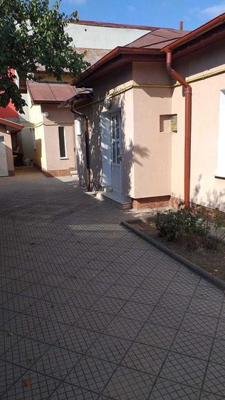 Casă cu 4 camere cu Teren 250 Mp în Giulești