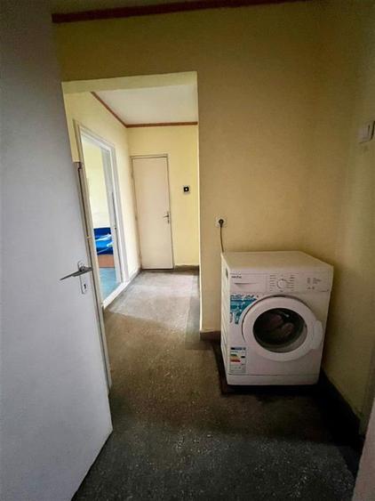 Apartament cu 3 camere semidecomandat în Rogerius