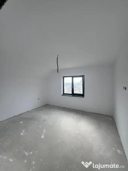 Casă cu 5 camere cu Teren 415 Mp în Central