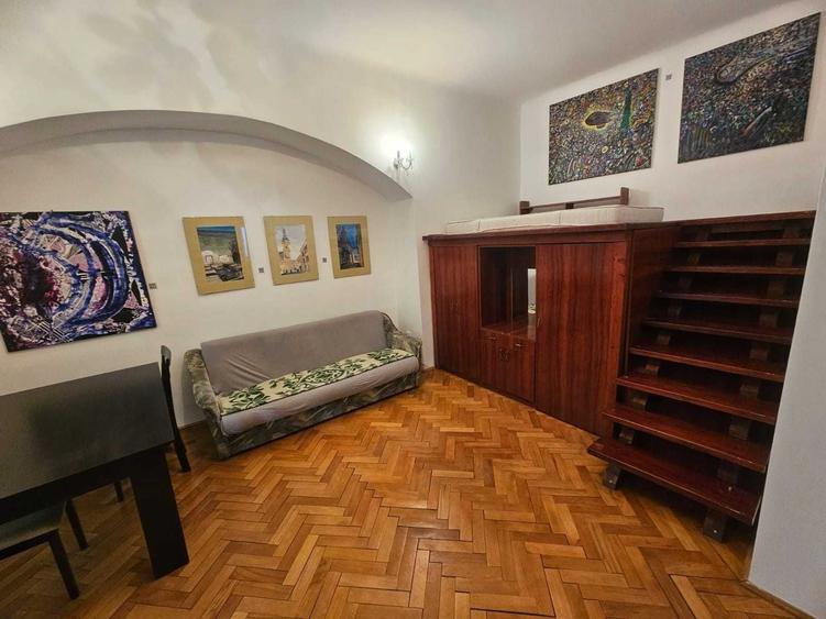 Apartament cu 3 camere semidecomandat în Dosu Bricii