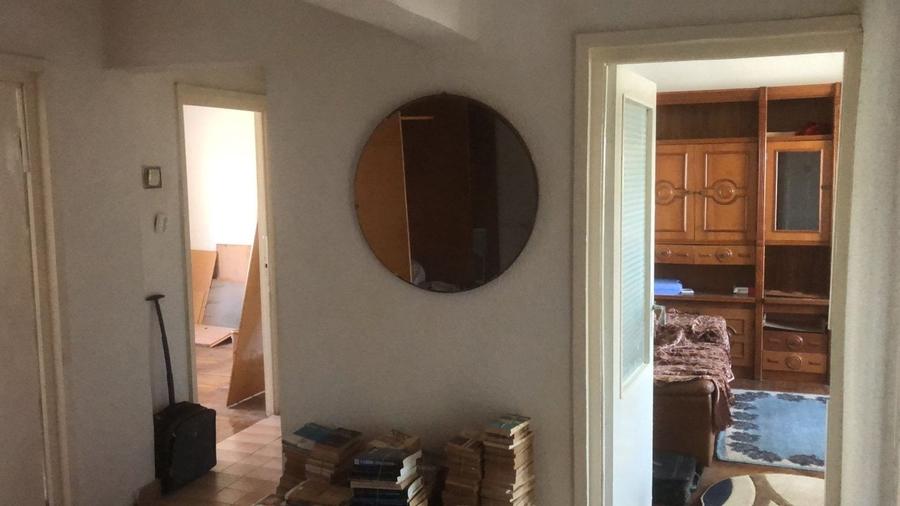 Apartament cu 3 camere decomandat, mobilat în Central