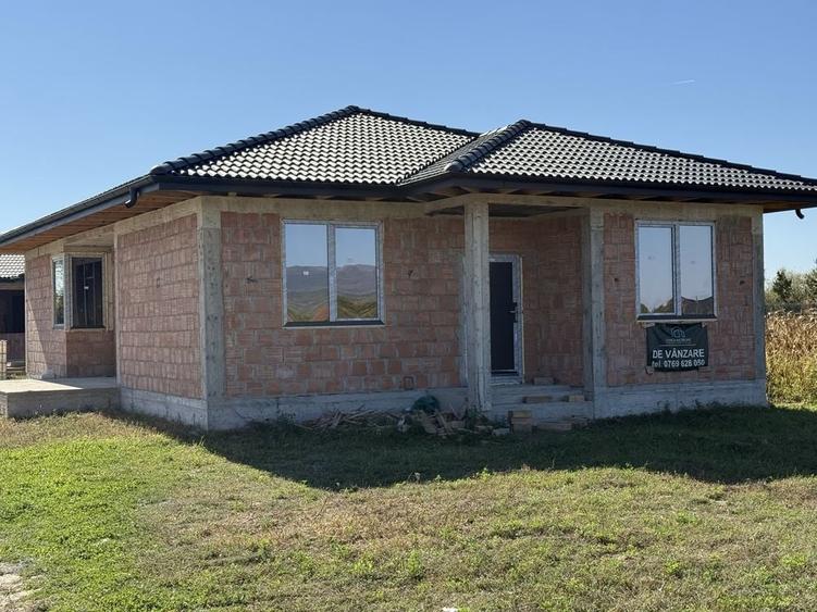 Casă cu 4 camere în Săsar