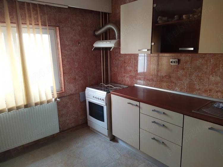 Apartament cu 4 camere decomandat în Steaua