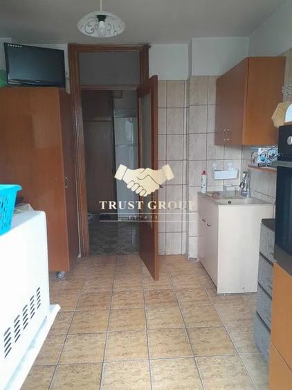 Apartament cu 3 camere decomandat în Drumul Taberei