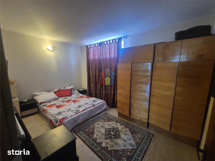 Casă cu 5 camere cu Teren 200 Mp în Școlilor