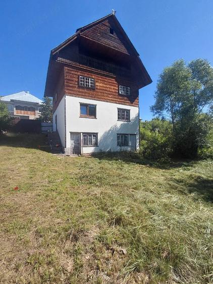 Casă cu Teren 1000 Mp în Central