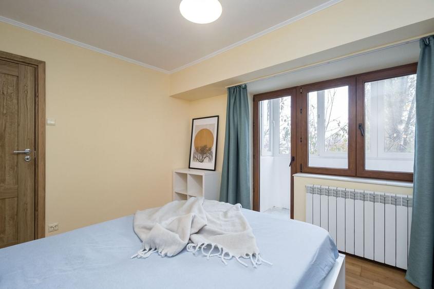 Apartament cu 2 camere decomandat, mobilat în P-ța Victoriei