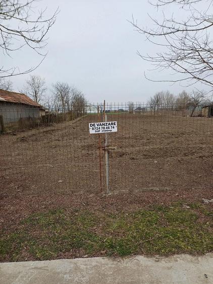 Teren de 2500 mp, în Valea Cânepii
