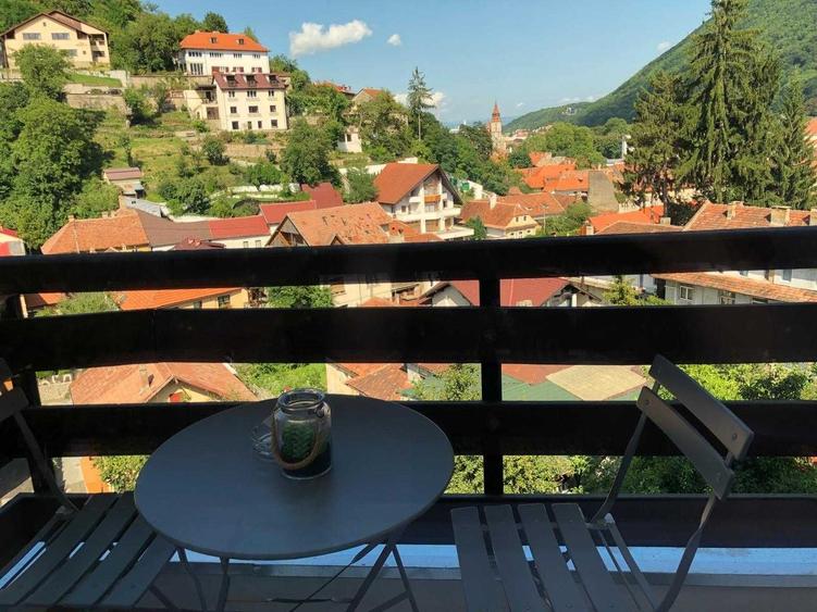 Apartament cu 4 camere decomandat în Drumul Carului