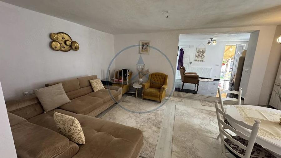Casă cu 3 camere cu Teren 2678 Mp în Central