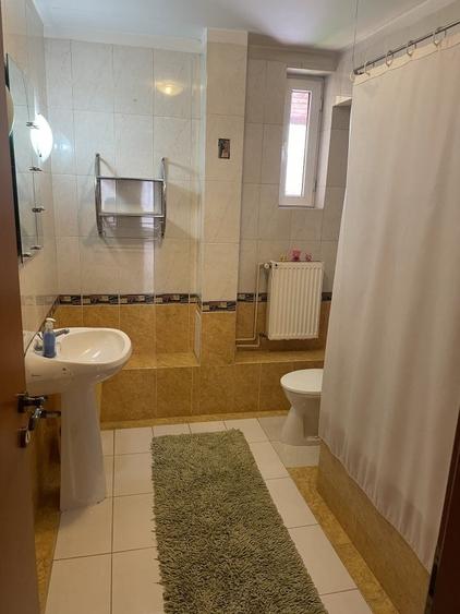 Casă cu 5 camere cu Teren 400 Mp în Central