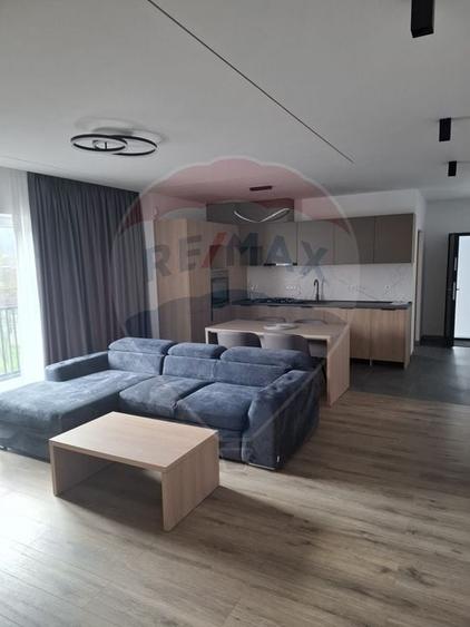 Apartament cu 3 camere decomandat, mobilat în Central