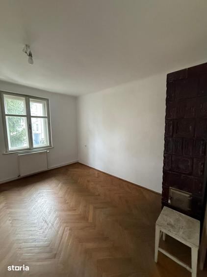 Apartament cu 3 camere semidecomandat în Andrei Mureșanu
